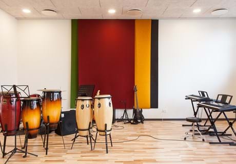 fraster, filt, felt cover, rumafskærmning, roomdivider, akustik, uld filt, inspiration, design, indretning, afskærmning, filtgardin, anne trolles skole